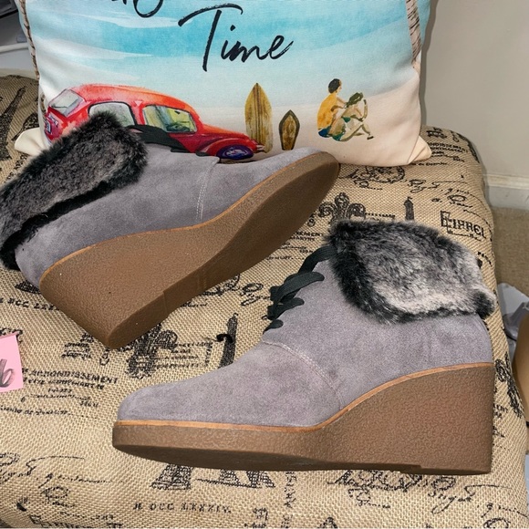 Cole Haan Coralie Wedge Waterproof Suede Gray /Faux Fur Boot Size 10.5B - Picture 8 of 12